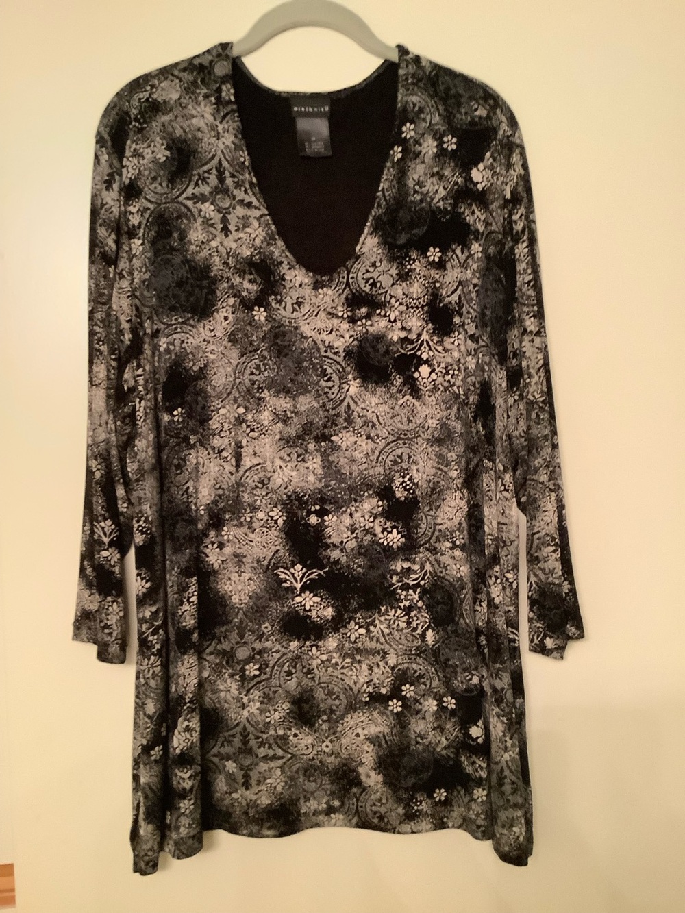 Citiknits Black & Gray Floral Print Long Sleeve Tunic